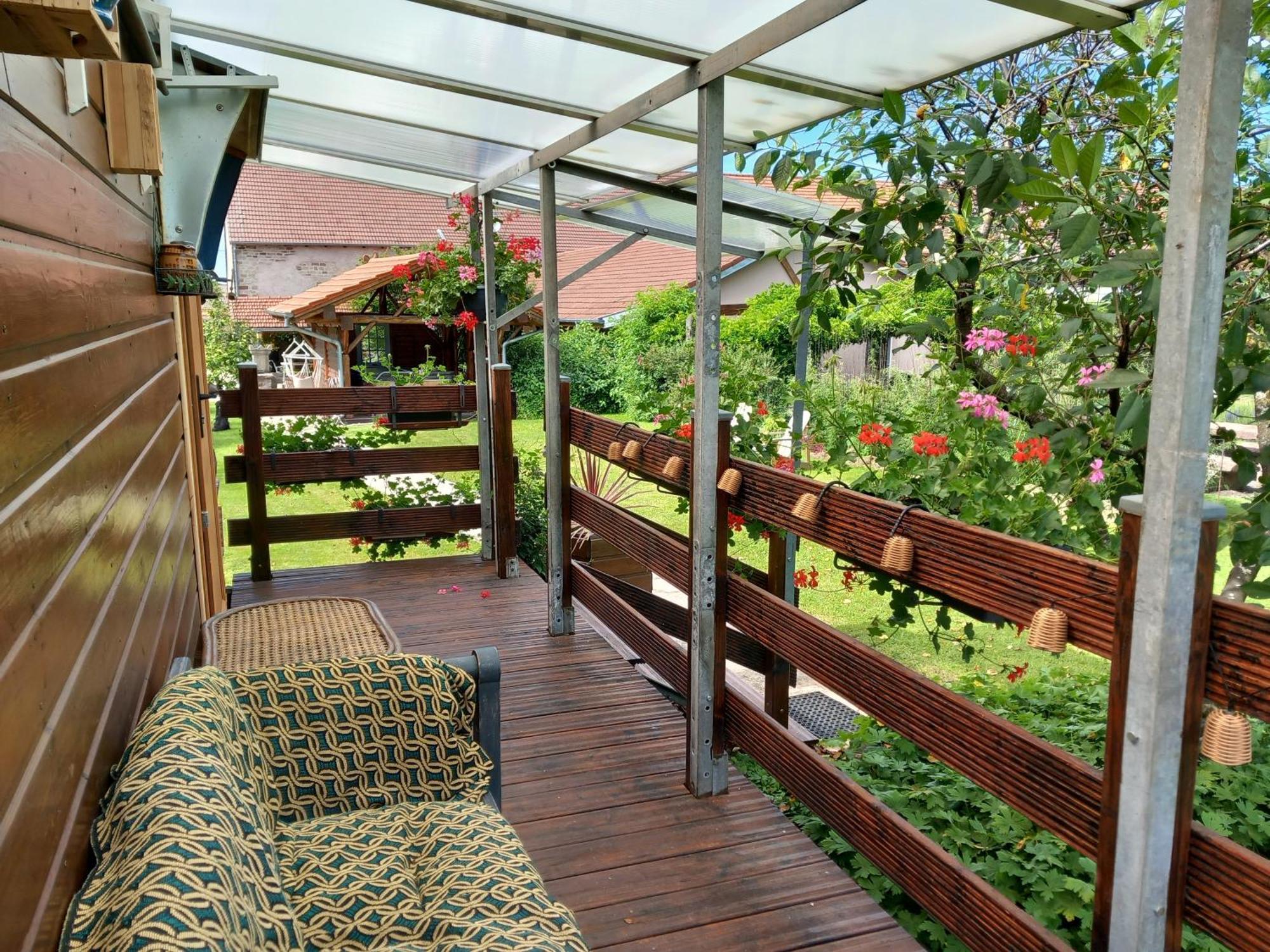 Villa Roulotte Du Berger à Brouviller Extérieur photo
